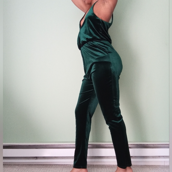 Women's emerald green velvet jumpsuit - Picture 3 of 11